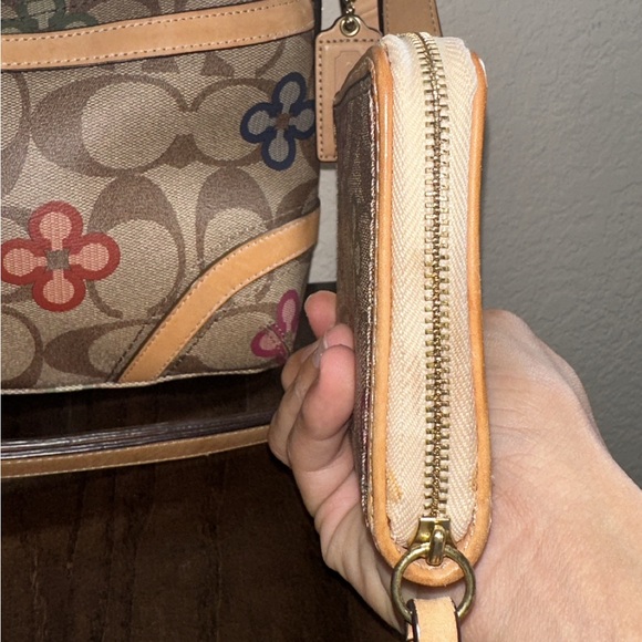 COACH Peyton Signature Clover Hobo Bag 22223 With Matching Wallet - Picture 11 of 15